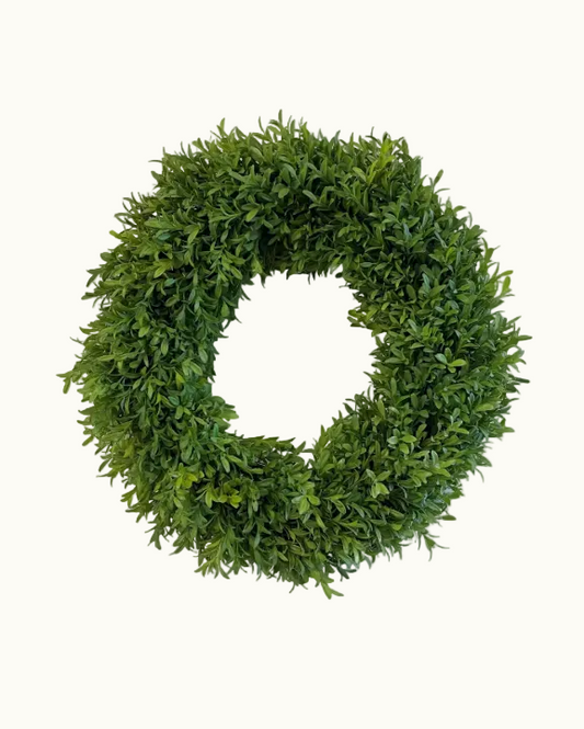 Tea Leaf Boxwood Wreath 18"